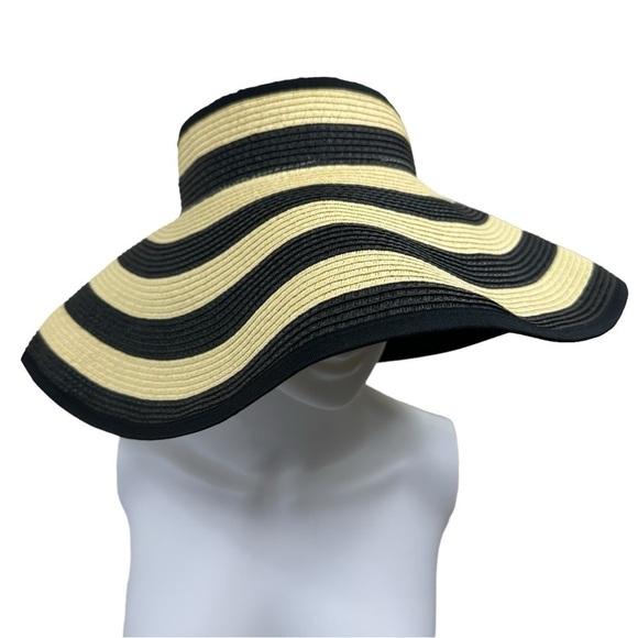 Wrap-around Straw Visor Hat | Black and Tan | Packable | SPF - Picture 11 of 12